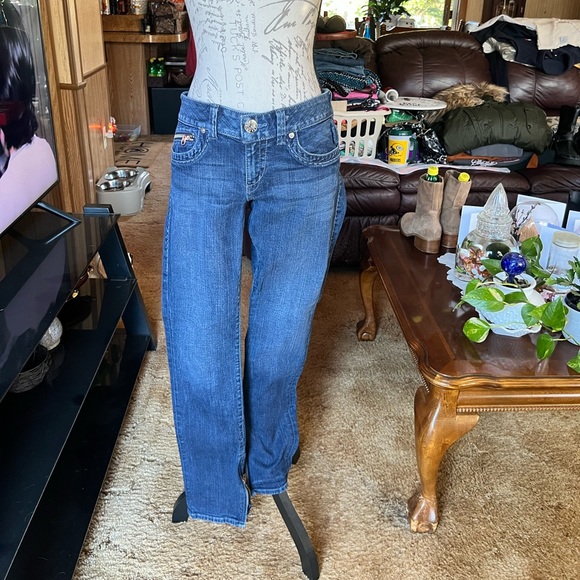 Guess Denim - Woman’s Guess jeans with zipper pockets